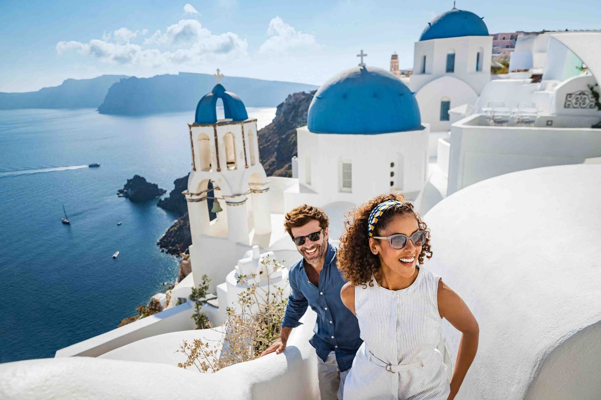 Mittelmeer-Kreuzfahrt mit Blick auf Santorini